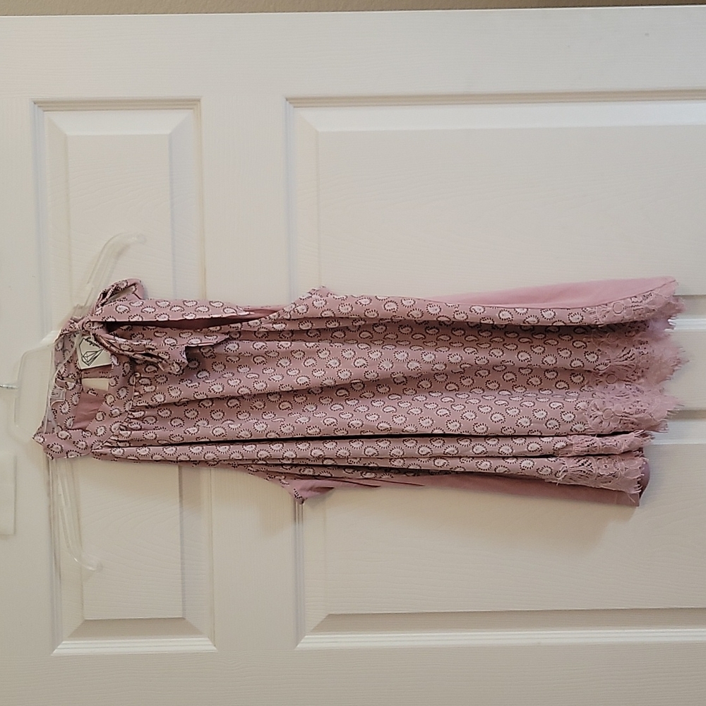 High collar sleeveless blouse
